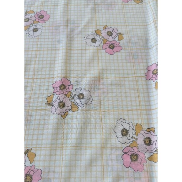 Vintage 1970s top/ flat sheet, pink peonies flowers, checkered, twin si - Picture 6 of 10